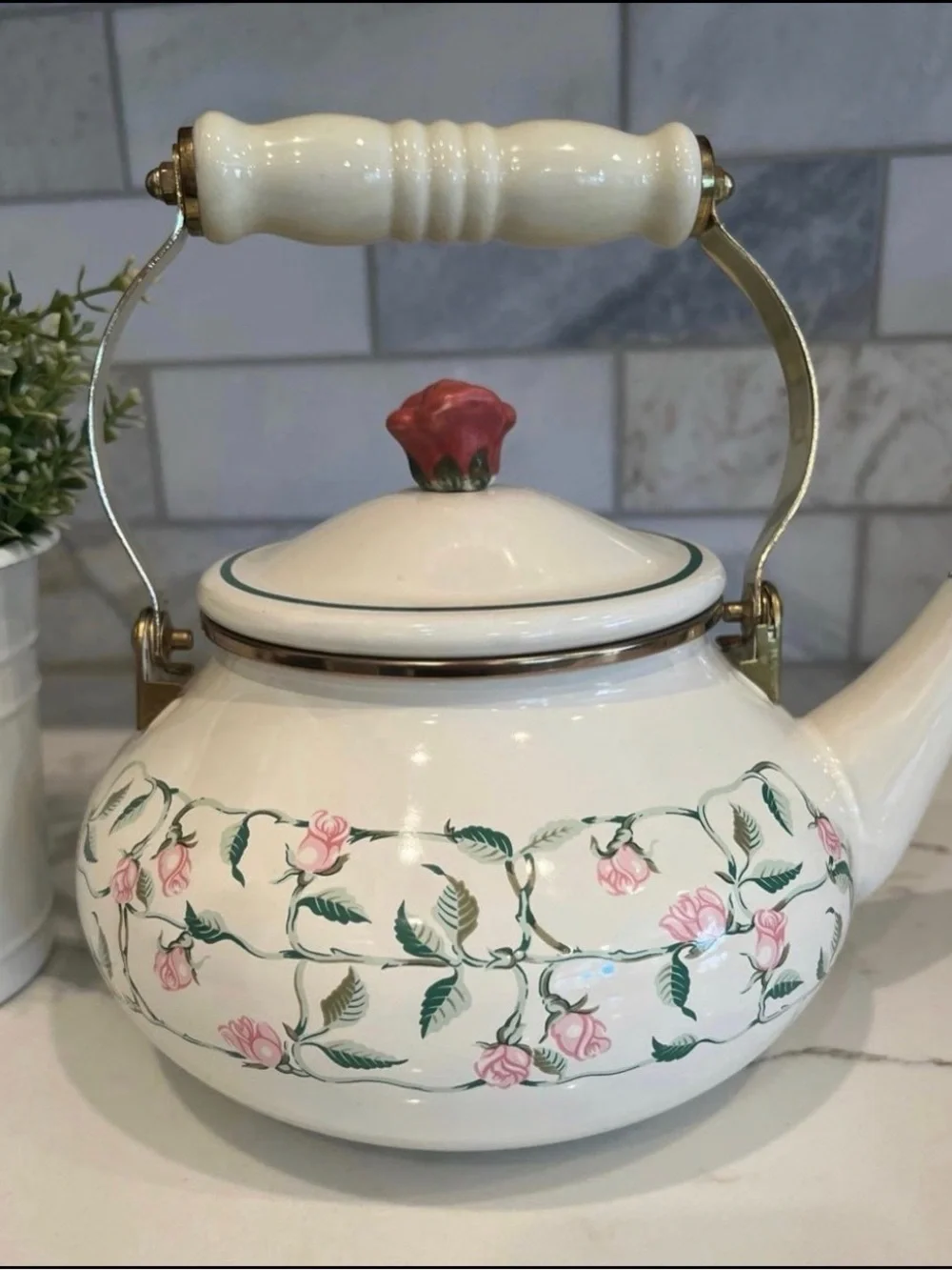 Vintage Cameo Rose teapot 1987